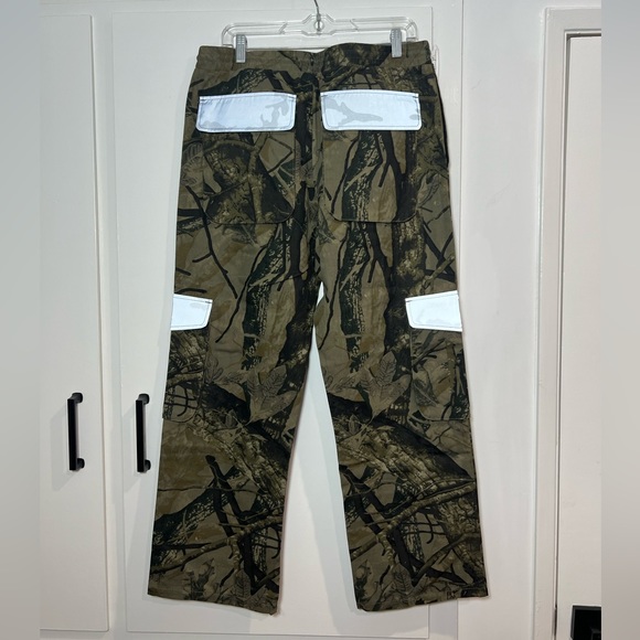 Jaded London Utility pants in camo print with reflective pockets - Picture 5 of 6